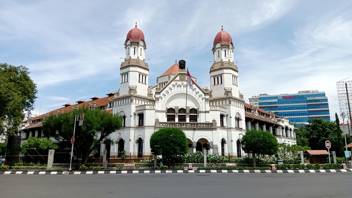 Ingin ke Lawang Sewu Namun Tidak Ingin Mengendarai Mobil Sendiri? Rental Mobil Semarang Solusinya!