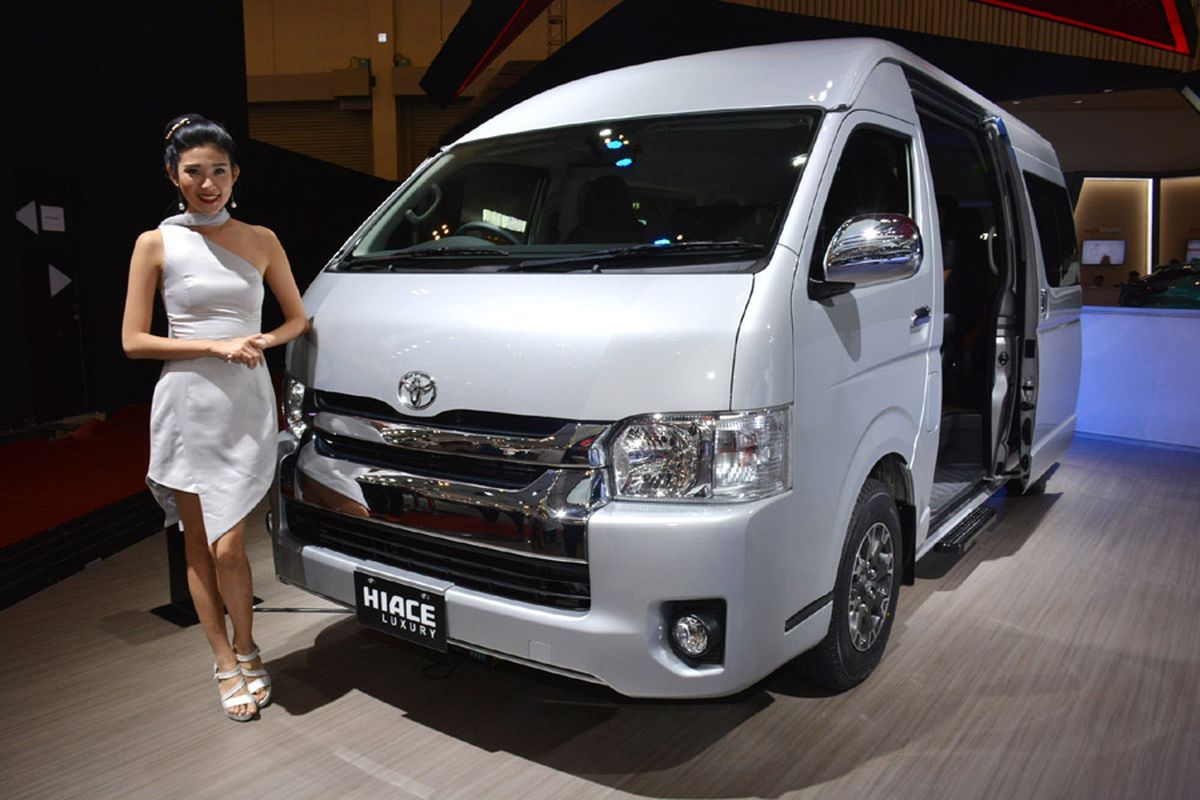 Kenyamanan Kelas Atas: Sewa atau Rental Mobil Hiace Luxury Jakarta Terpercaya